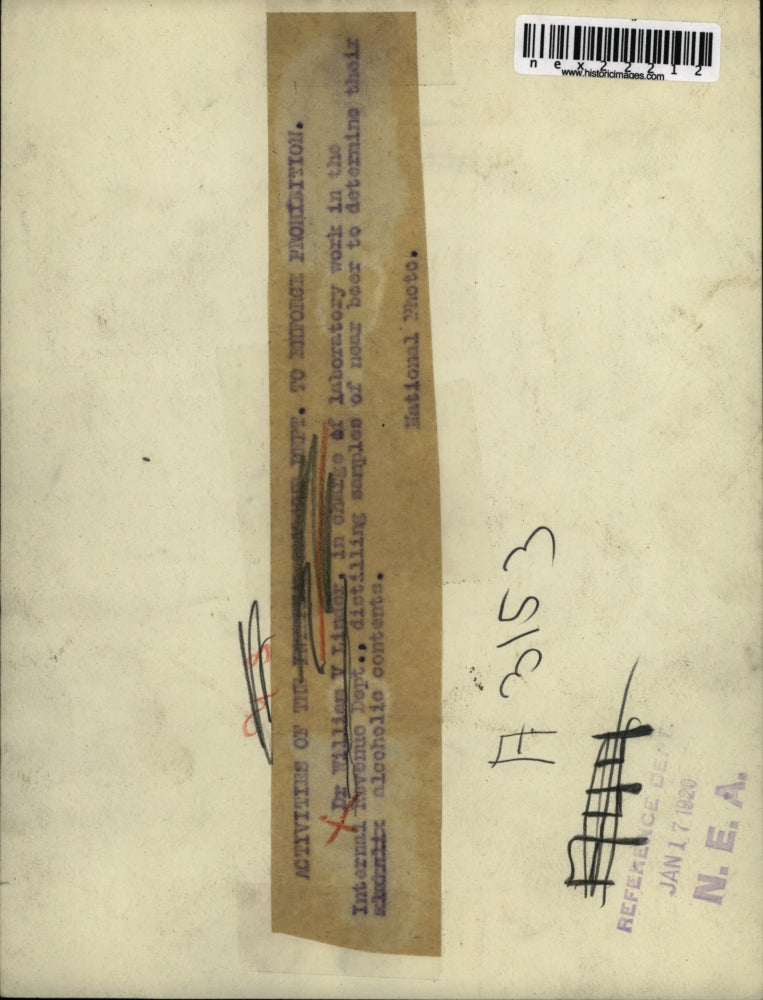 1920 Press Photo Dr. William V. Linder, in charge of laboratory work