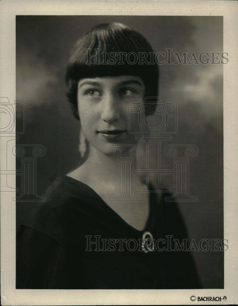 1929 Press Photo Miss Elvira Johnson debutante