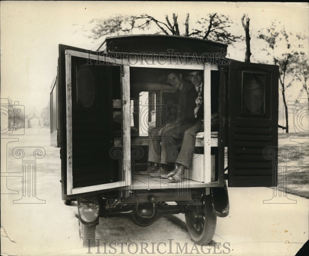 1926 Press Photo Men Sitting In Back Of Truck - nex22536