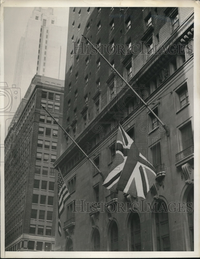 1936 Press Photo US & British flags at half mast at Biltmore Hotel, NYC