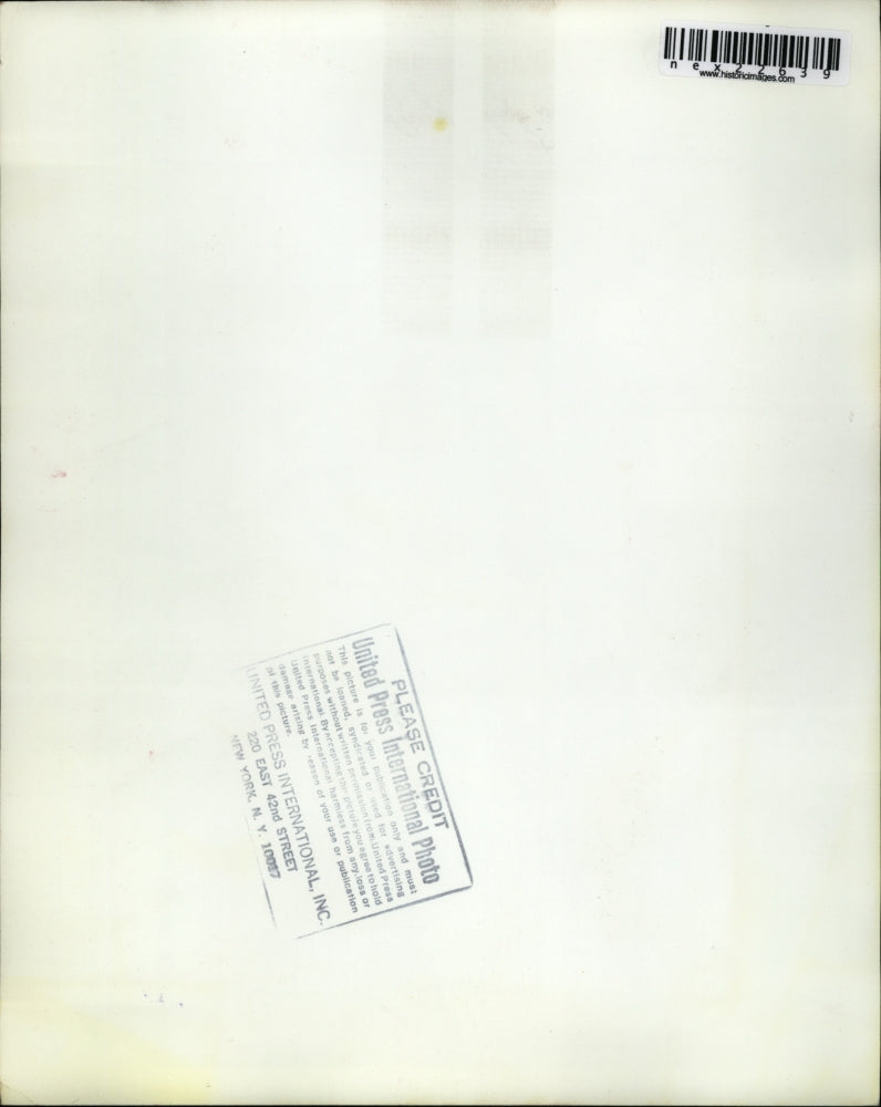 1971 Press Photo Jo-Mary German and Chihuahua, Dog With New Teeth