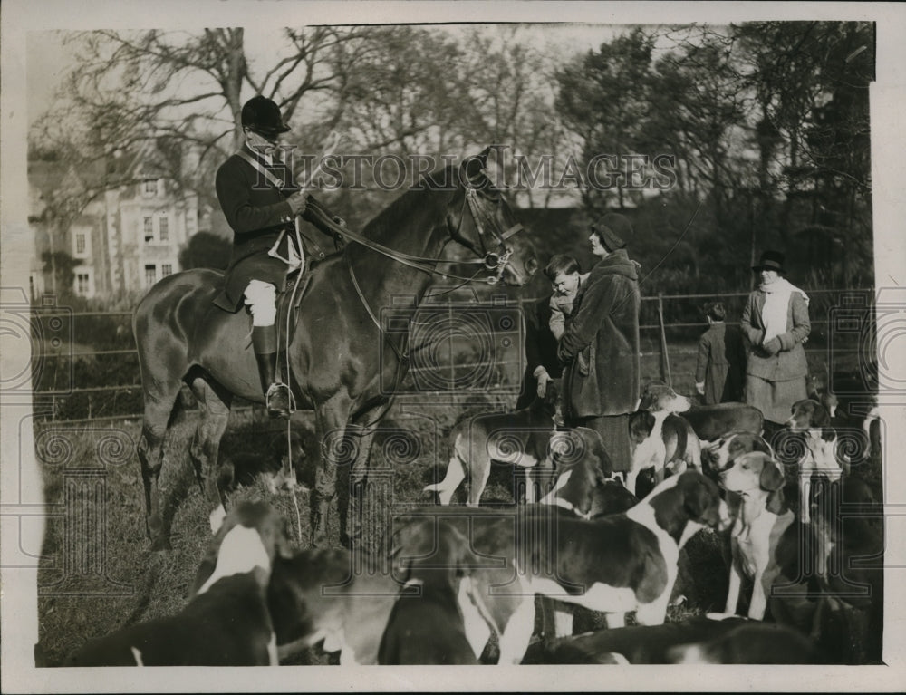 1929 Press Photo J Welch Mrs Whalley Cottesmore Hounds Hunting Leicestershire