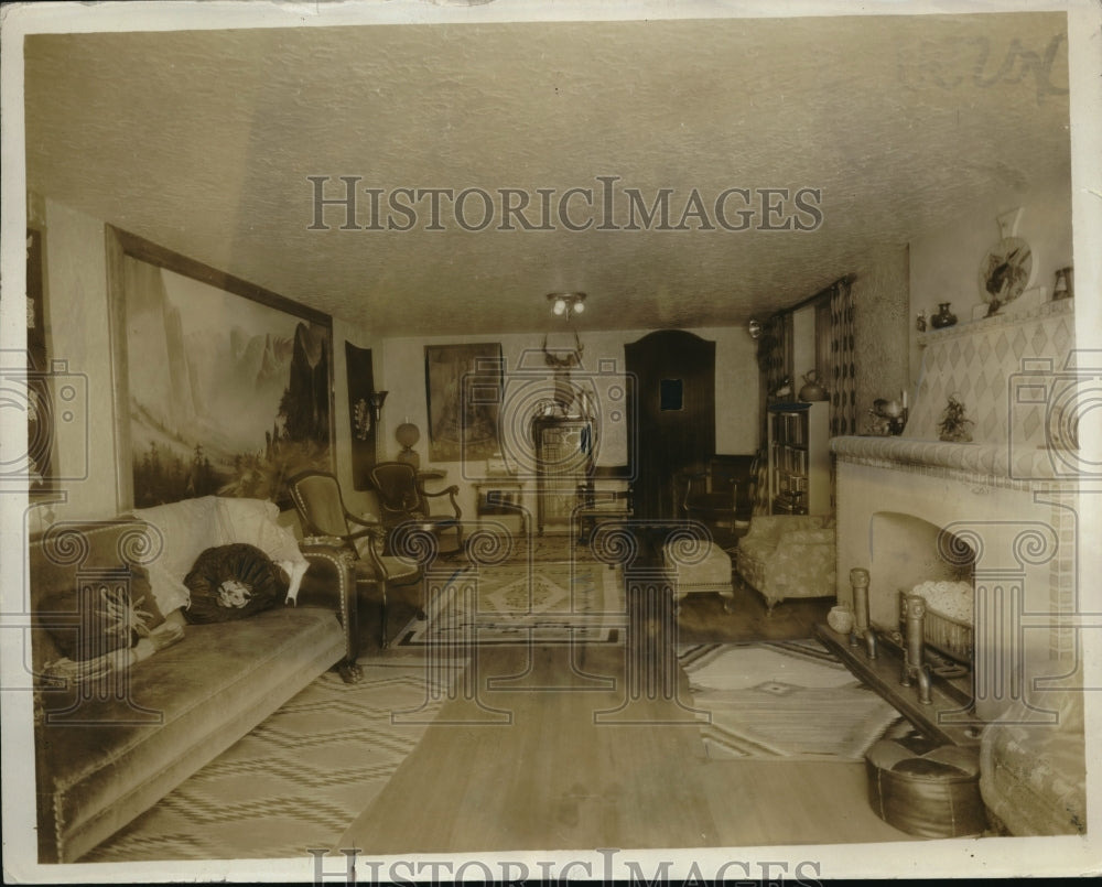 1935 Press Photo Livingroom of home of Mrs Roberta Campbell Lawson in Tulsa