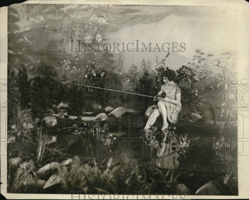 Load image into Gallery viewer, 1926 Press Photo Anna Postman at Bureau of Fishieries exhibit
