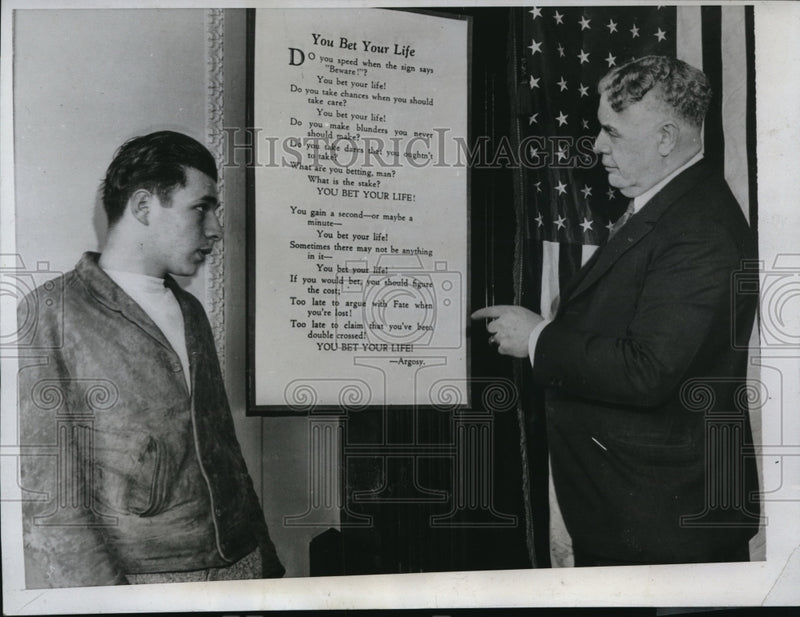 Load image into Gallery viewer, 1934 Press Photo Judge Daniel O Brien Uses Poem in Traffic Court San Francisco

