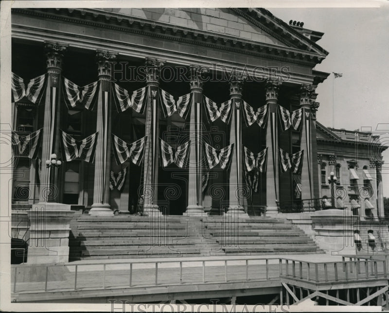 Load image into Gallery viewer, 1936 Press Photo State Capitol building in Topeka Kansas
