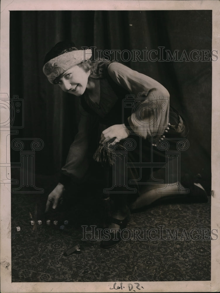 1920 Press Photo MissJean Riberia playing galloping dominoes