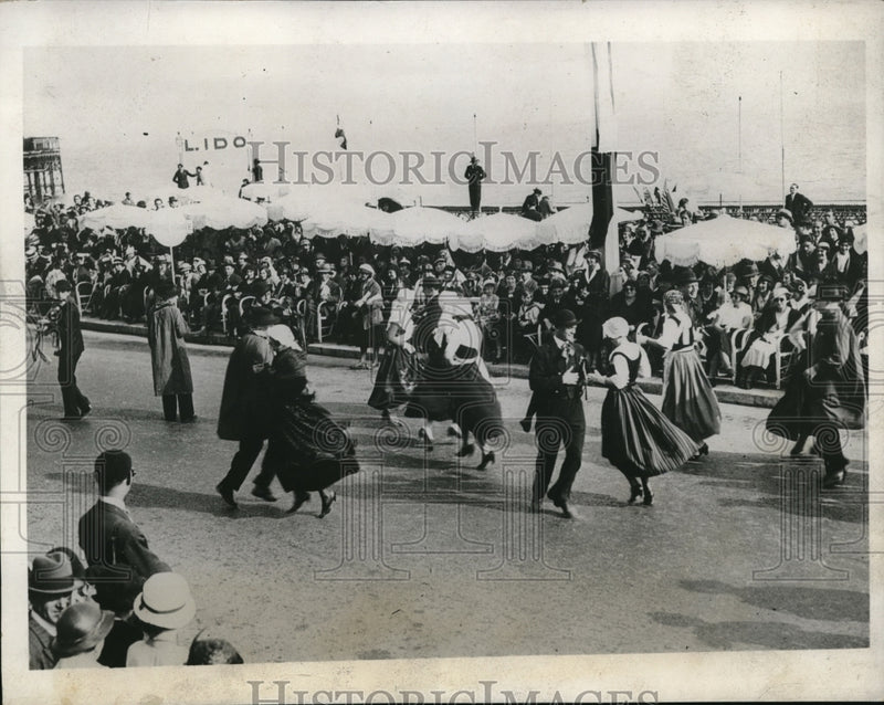 Load image into Gallery viewer, 1933 Press Photo Annual Floral fete on Easter Sunday at Nice France
