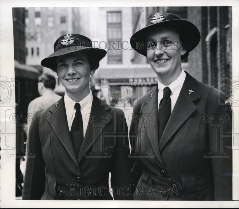 Load image into Gallery viewer, 1942 Press Photo NYC Kathline IJolly, Esmay M Read nurses of Royal Australian AF
