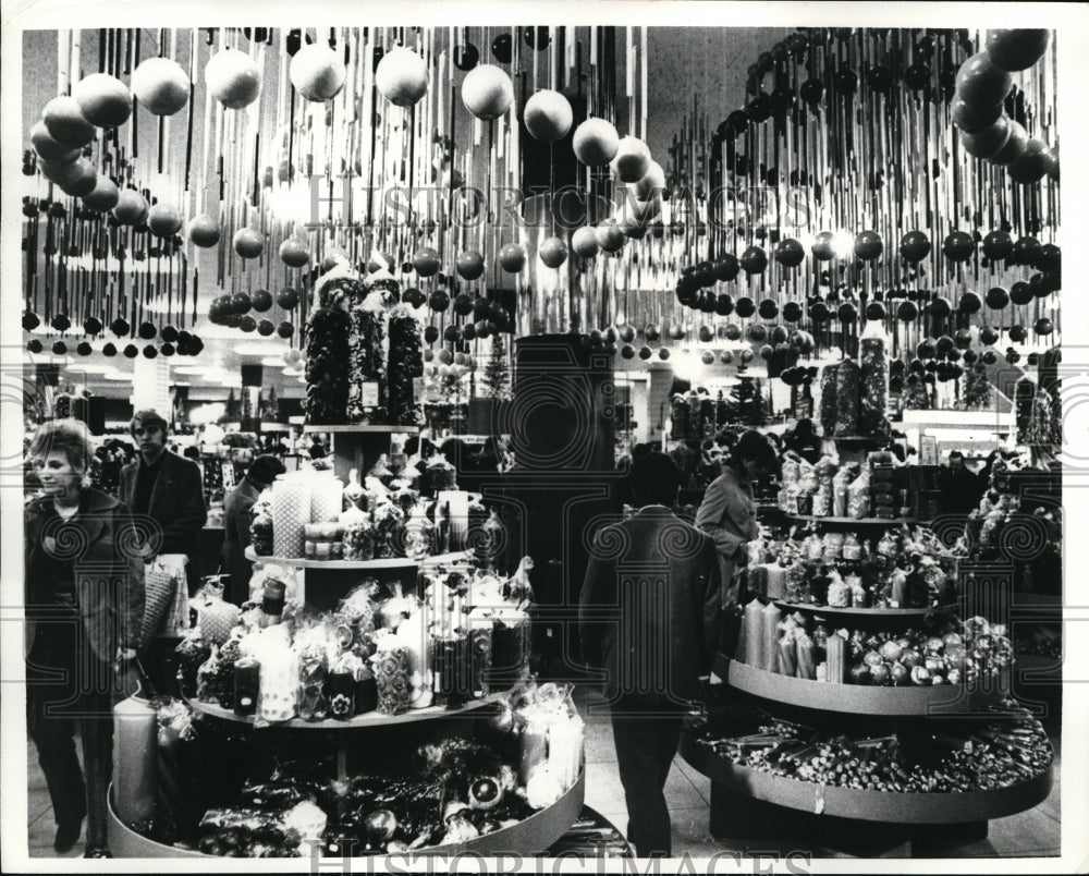 1971 Press Photo Frankfurt W Germay display of candles in a shop