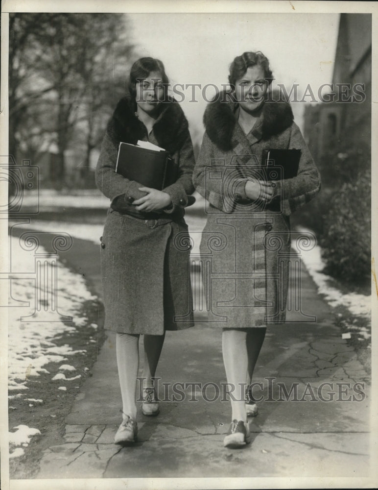 1929 Press Photo Josephine & Adelaide Frost at Mt Holyoke College Mass