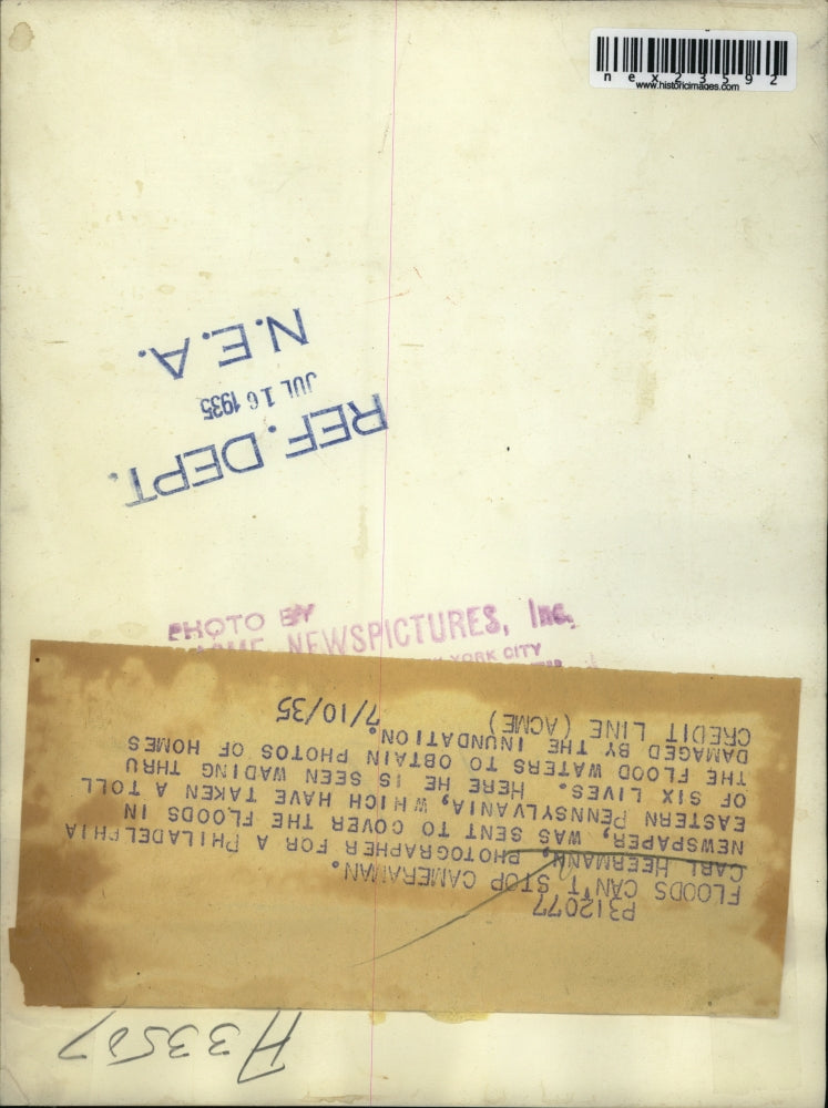 1935 Press Photo carl Heermann in the floods in east Penn.