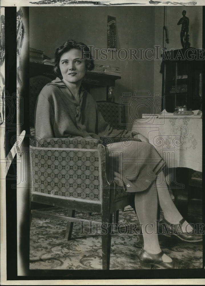 1929 Press Photo Miss Ruth Kennell at her home