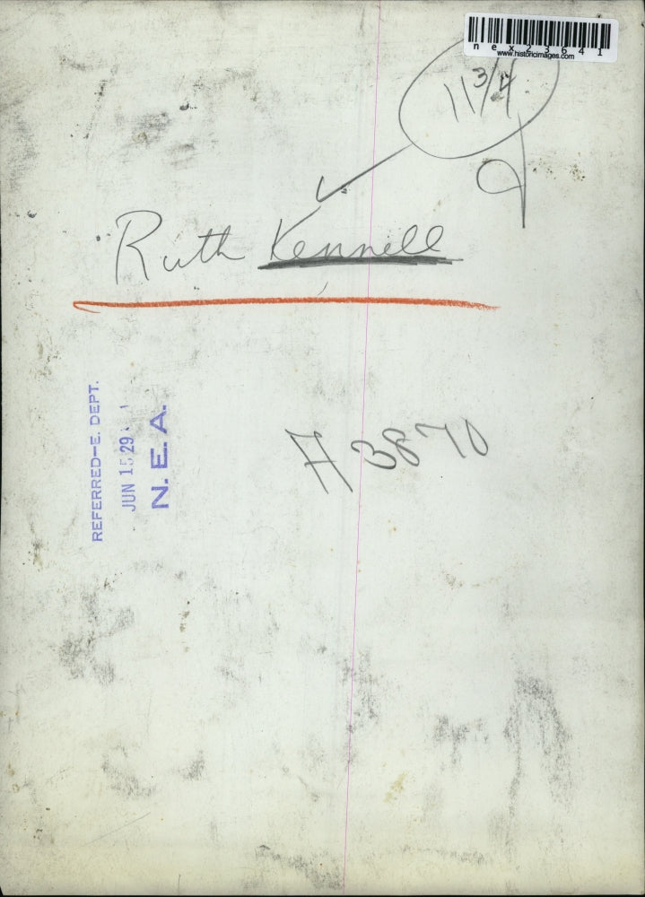 1929 Press Photo Miss Ruth Kennell at her home