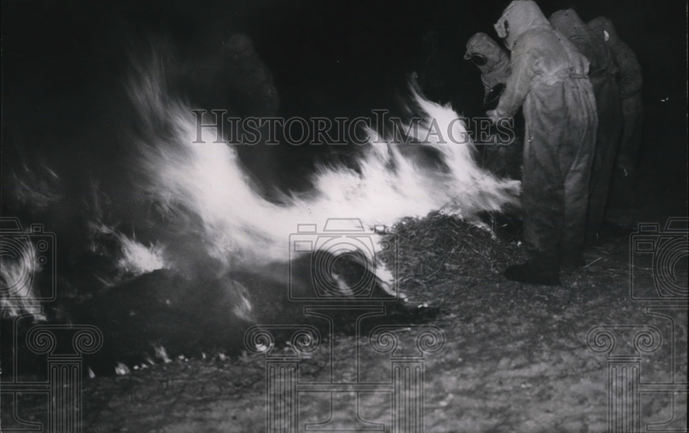 1939 Press Photo Paris France Air raid precautions by firefighters