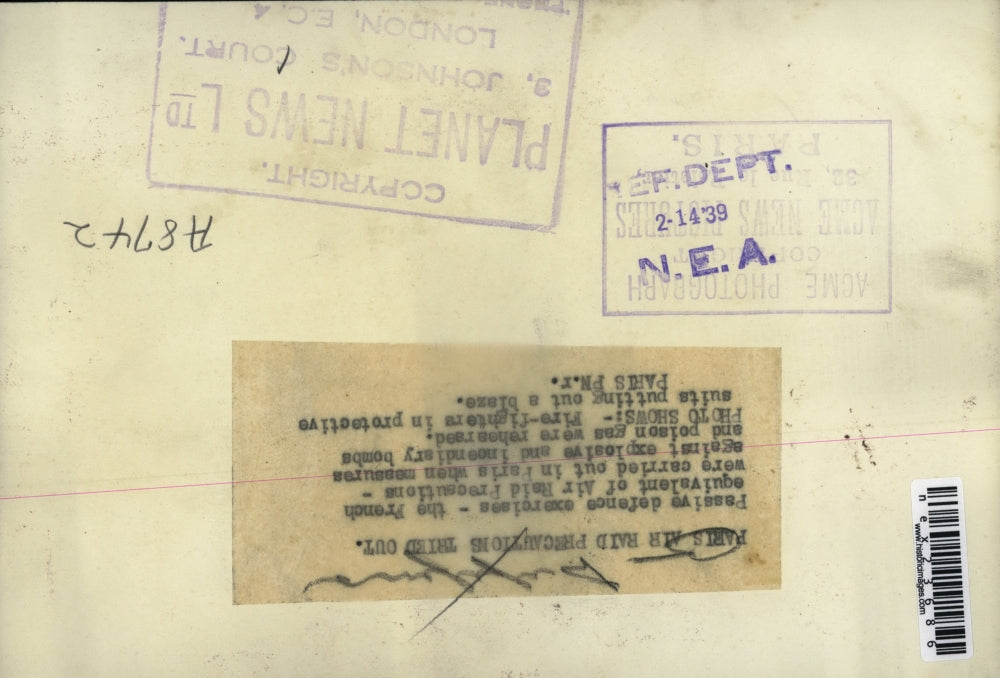 1939 Press Photo Paris France Air raid precautions by firefighters