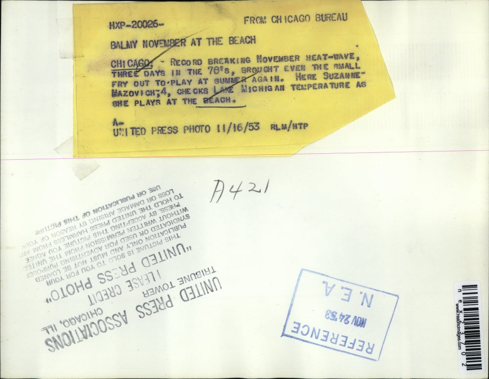 1953 Press Photo Chicago Ill Suzanne Mazovich age 4 at beach in record heat