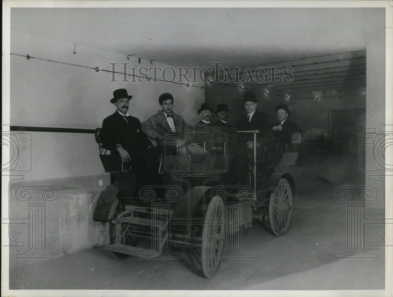 Load image into Gallery viewer, 1940 Press Photo Senate Subway modernized with car with Goodrich tires
