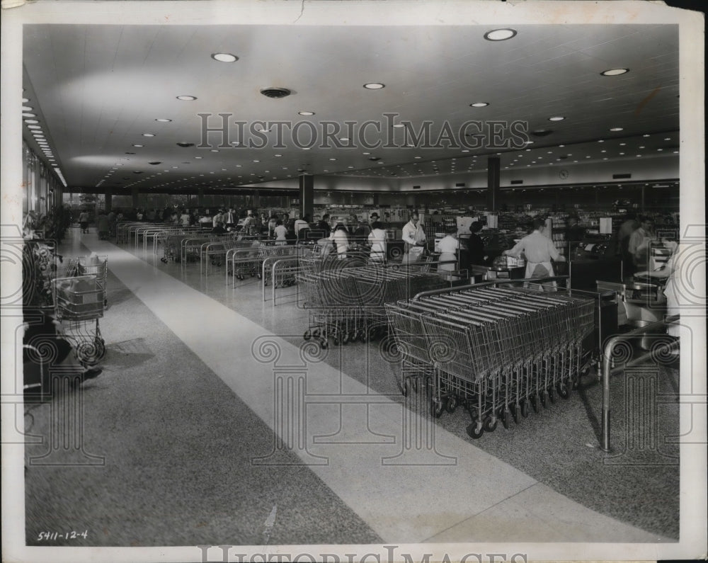 1955 Press Photo Bettendorf Chain Supermarket Store Checkout, Clayton Missouri