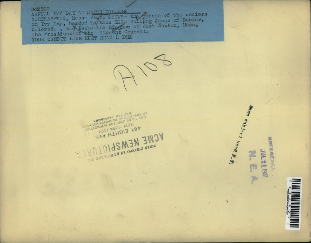 1927 Press Photo Ella James Katherine Bingham Students at Ivy Day Smith College