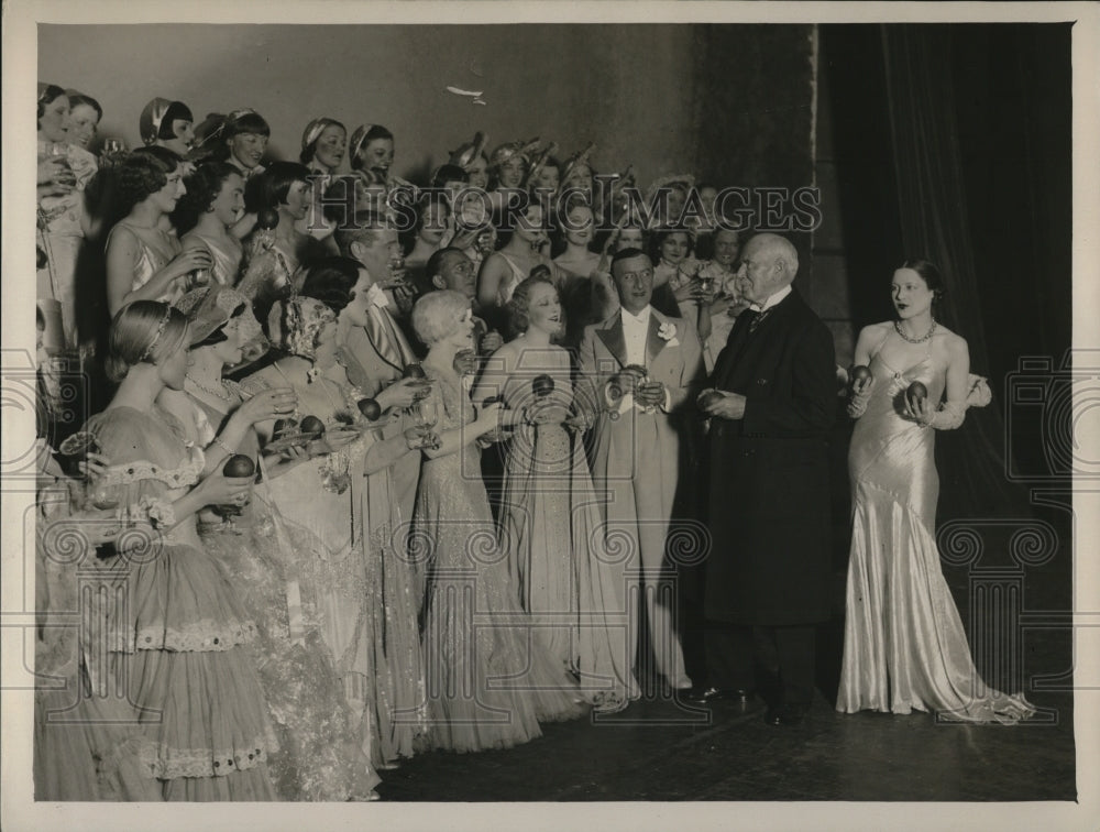 1932 Press Photo Sir William Arbuthnot, Bow Bells Company, London Hippodrome