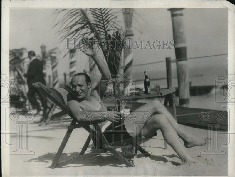 Load image into Gallery viewer, 1931 Press Photo Ted Husing CBS Announcer at Miami Beach Florida
