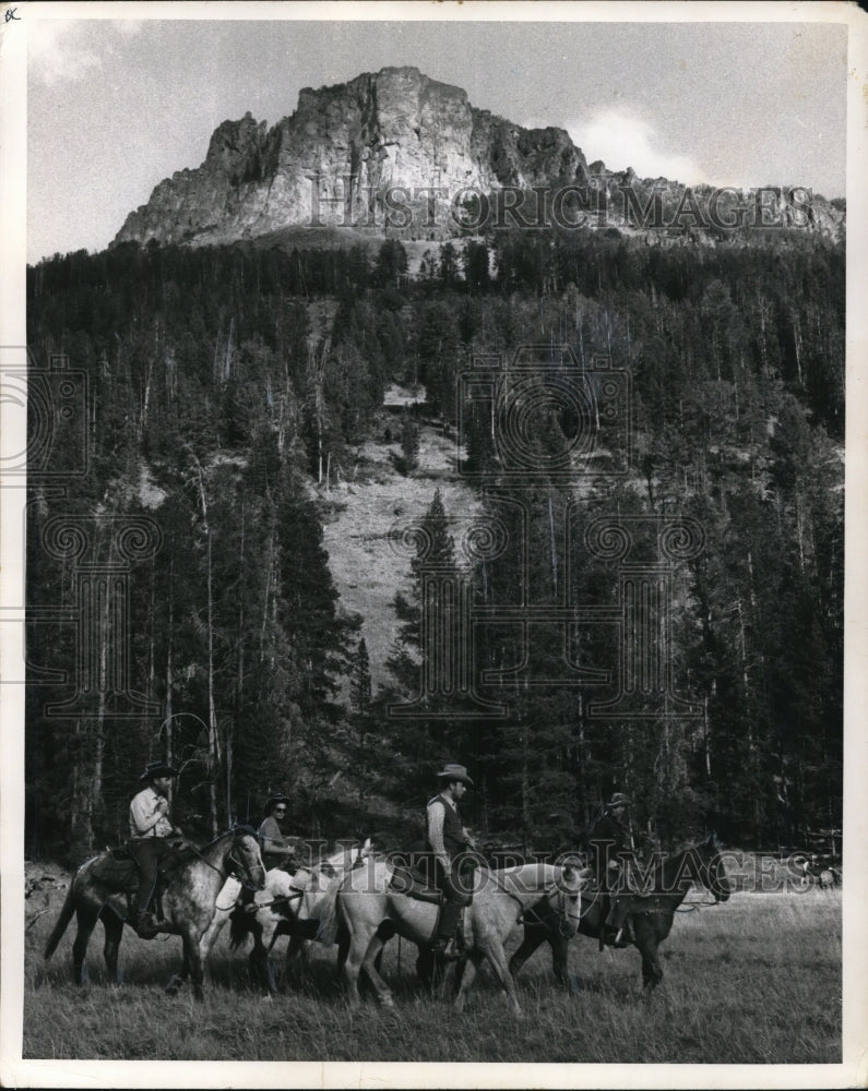 1970 Press Photo Yellowstone National Park horses & riders
