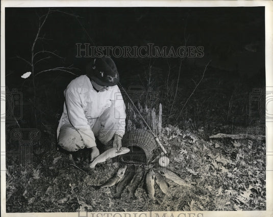 1941 Press Photo Bill Lang fishing along Ontario trout stream.