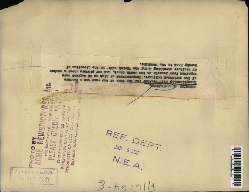 1932 Press Photo visitors strolling along Brick Walk, Beachy Head at Eastbourne