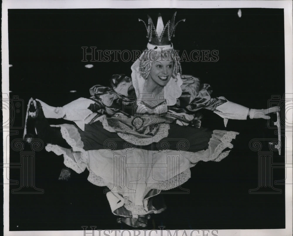 1951 Press Photo London England Diana Grafton in Puss & Boots on Ice show