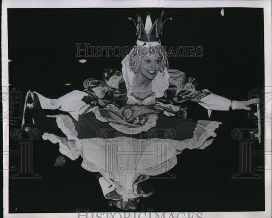1951 Press Photo London England Diana Grafton in Puss & Boots on Ice show
