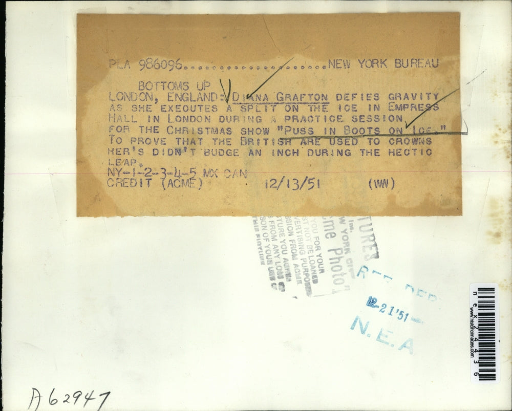 1951 Press Photo London England Diana Grafton in Puss & Boots on Ice show