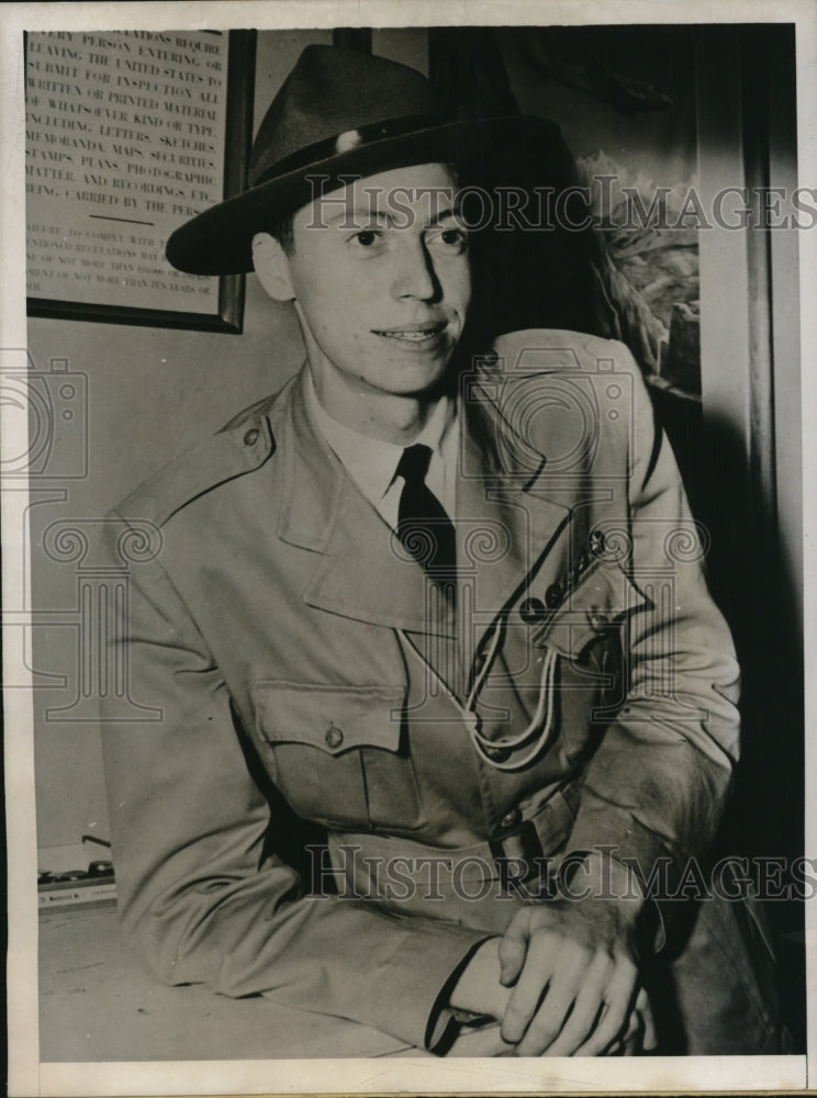 1945 Press Photo Walter De Castra Schliter Boy Scout Troop Leader