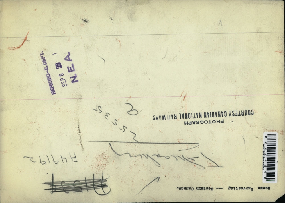 1928 Press Photo Harvesting Western Canada