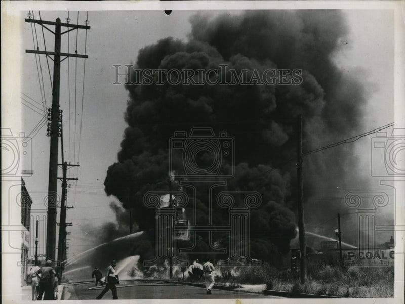 Load image into Gallery viewer, 1937 Press Photo Gas Tanks exploded Atlantic City, New Jersey, hurt 34 people
