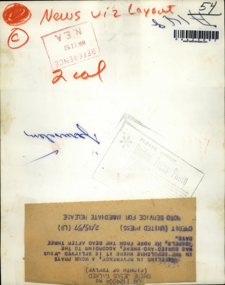 1957 Press Photo A monk prays in the Sepulchre.