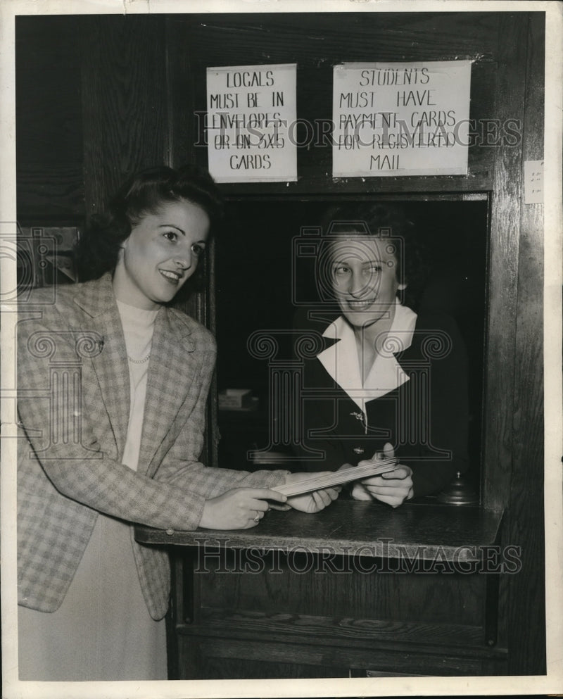 Load image into Gallery viewer, 1941 Press Photo May Queen Administrators at University of North Carolina
