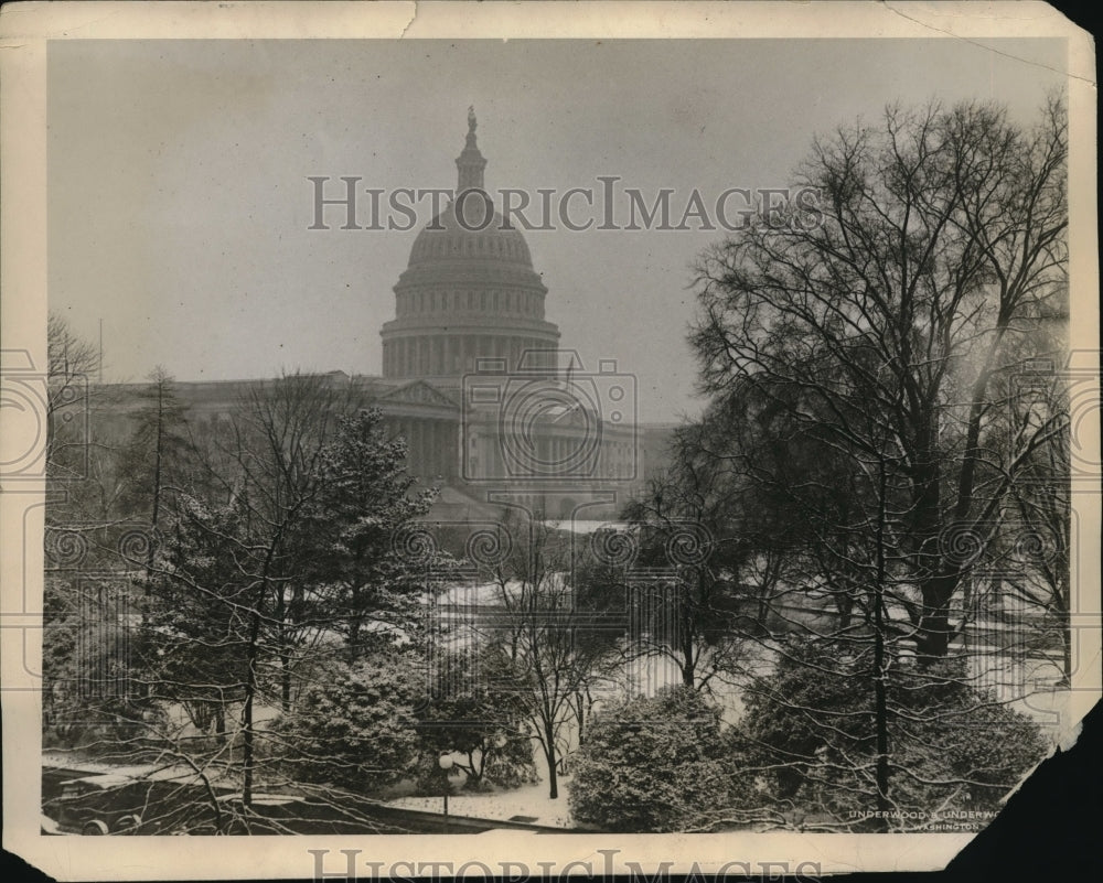 1926 Press Photo View of the Capitol with its Dome Snowclad