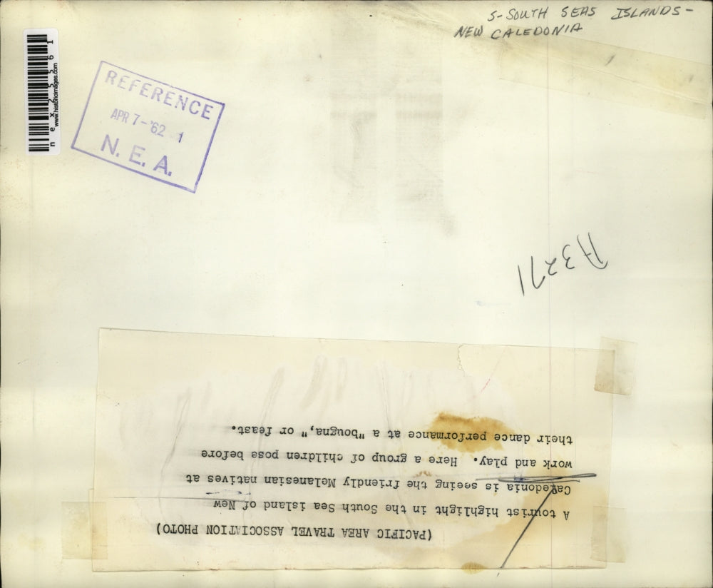 1962 Press Photo Tourist highlight of New Caledonia, natives at work and play