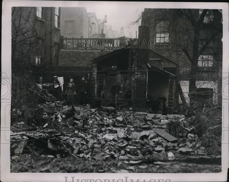 Load image into Gallery viewer, 1930 Press Photo River Thames Bursts Its Banks
