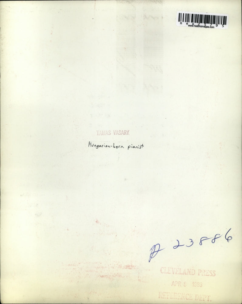 1983 Press Photo Hungarian born pianist Tamas Vasary at his piano