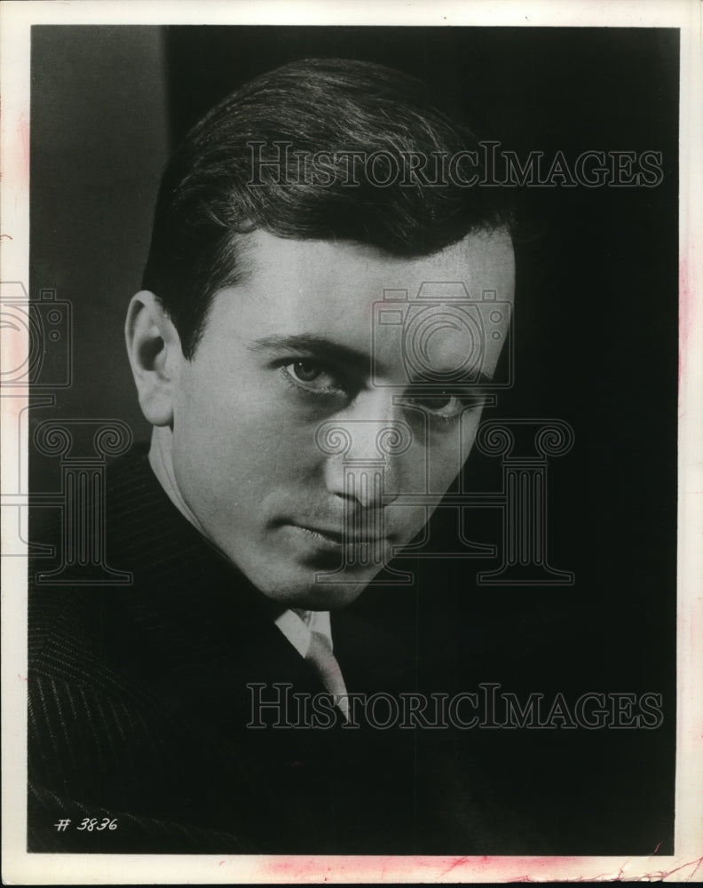 1966 Press Photo Hungarian born pianist Tamas Vasary at his piano