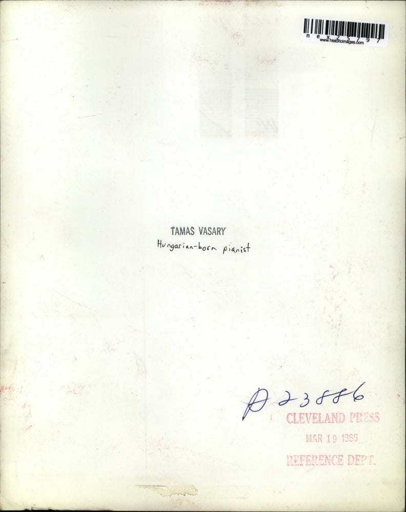 1966 Press Photo Hungarian born pianist Tamas Vasary at his piano