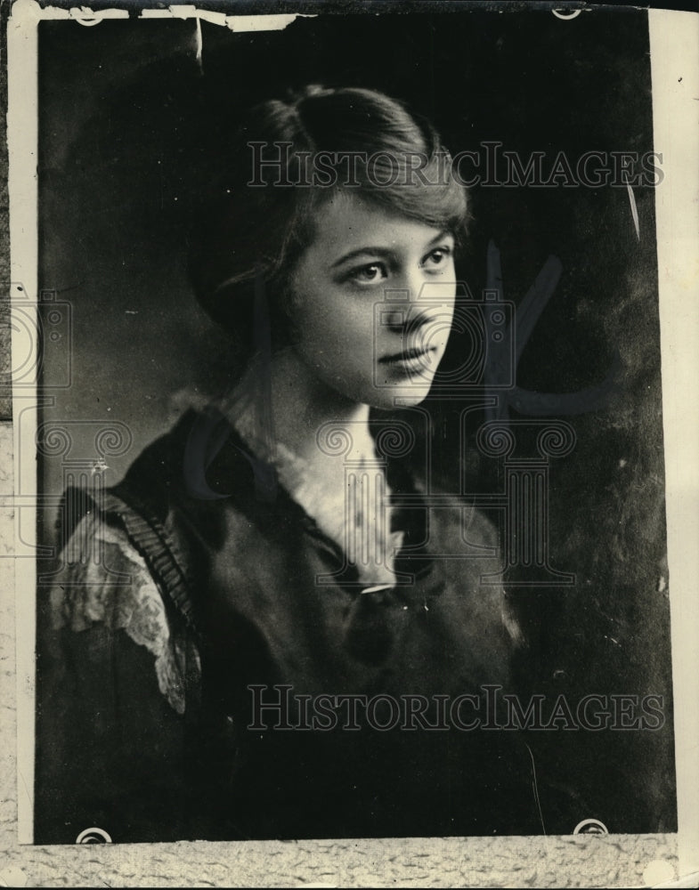 1922 Press Photo Miss Sylvia Thurlow of Philadelphia who with her sister comes