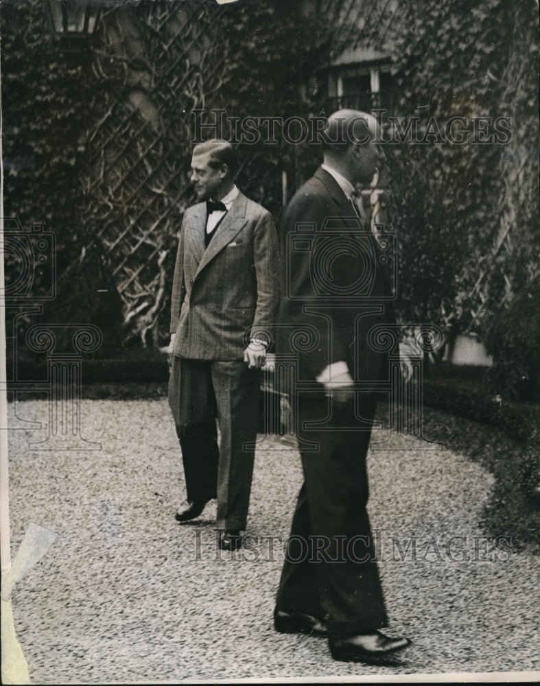 Load image into Gallery viewer, 1997 Press Photo Prince Edward, Duke of Windsor at Enzesfeld Castle
