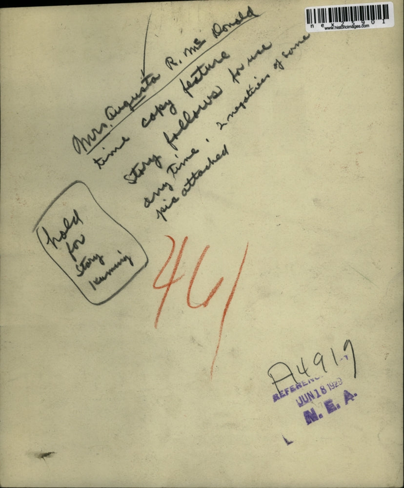 1929 Press Photo Mrs. Augusta R. McDonald walking in the park