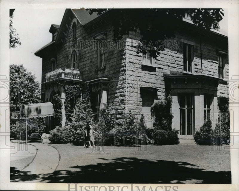 Load image into Gallery viewer, 1930 Press Photo Newport Rhode Island, The Cartler Mansion owned by Mrs Angela
