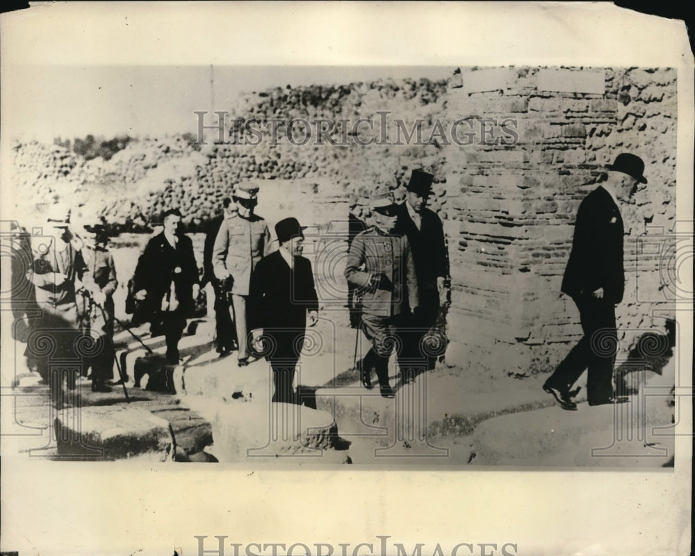 1930 Press Photo King of Italy during his visit to Naples traveling through