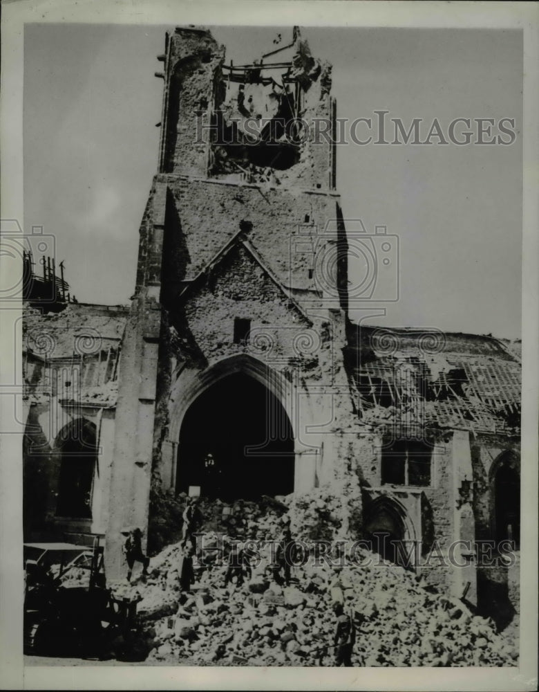 1944 Press Photo St. Jacques de Montebourg Church bombed during World War II