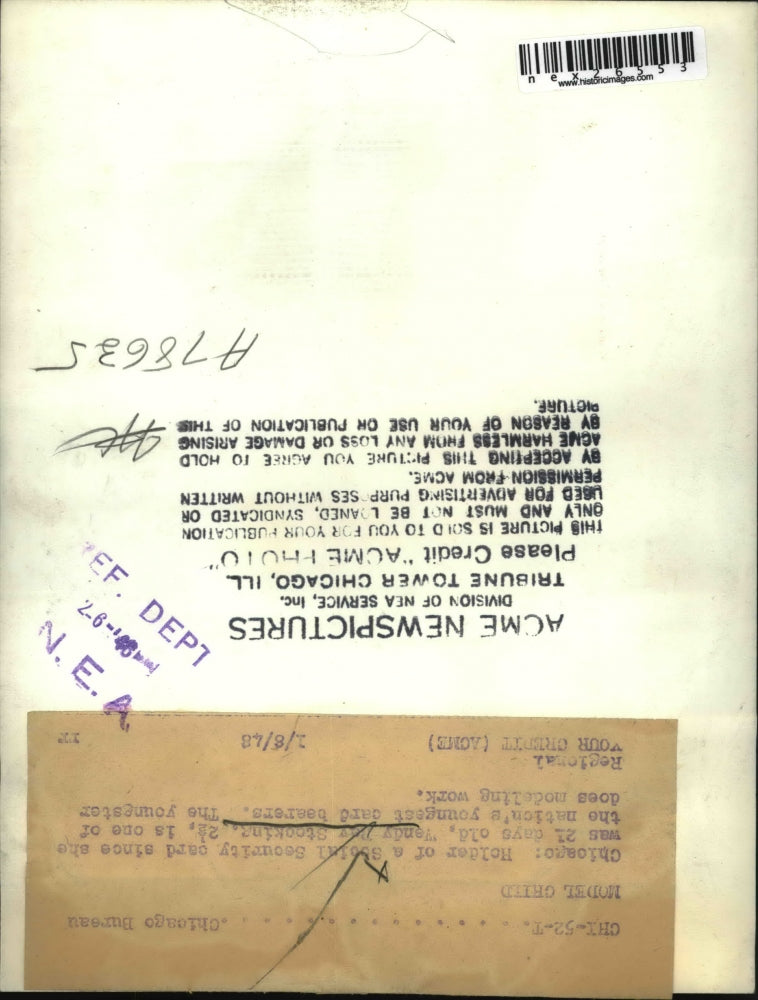 1948 Press Photo Wendy Ray Stooking, holder of social security card.